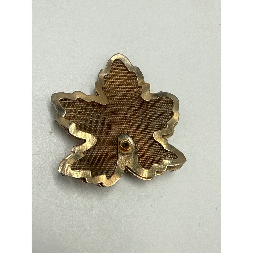 Vintage Gold Tone Mesh Maple Leaf Brooch Scalloped Edge Autumn Pin Accessory